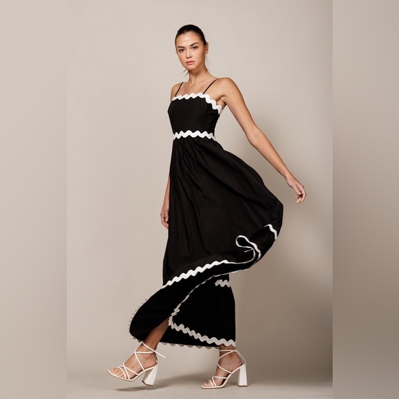 Sleeveless Contrast Wavy Trim Maxi Dress - Picture 2 of 5